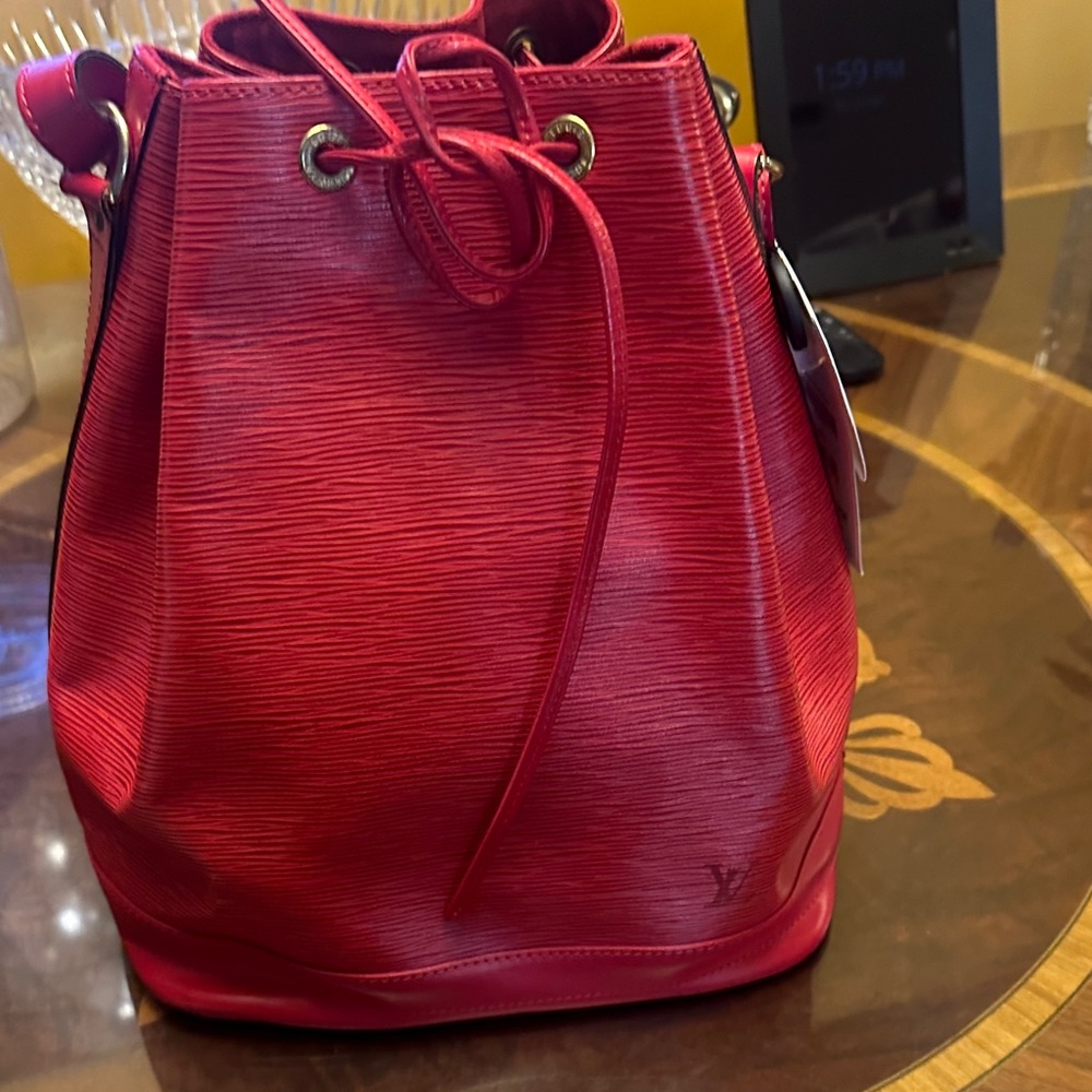 Louis Vuitton Red Epi Drawstring Shoulder Bag